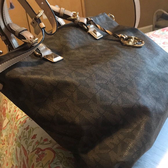 Real MK ladies bag - Picture 3 of 3